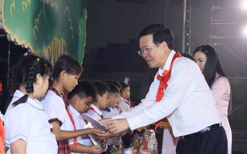 Hơn 370 tỷ đồng tặng qu&agrave; Tết Trung thu cho 6 triệu trẻ em cả nước