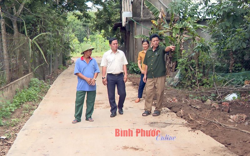 Huy động sức dân làm đường giao thông