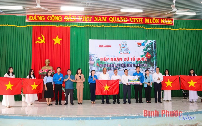 Khánh thành “Công trình đường cờ Tổ quốc” tại thành phố Đồng Xoài