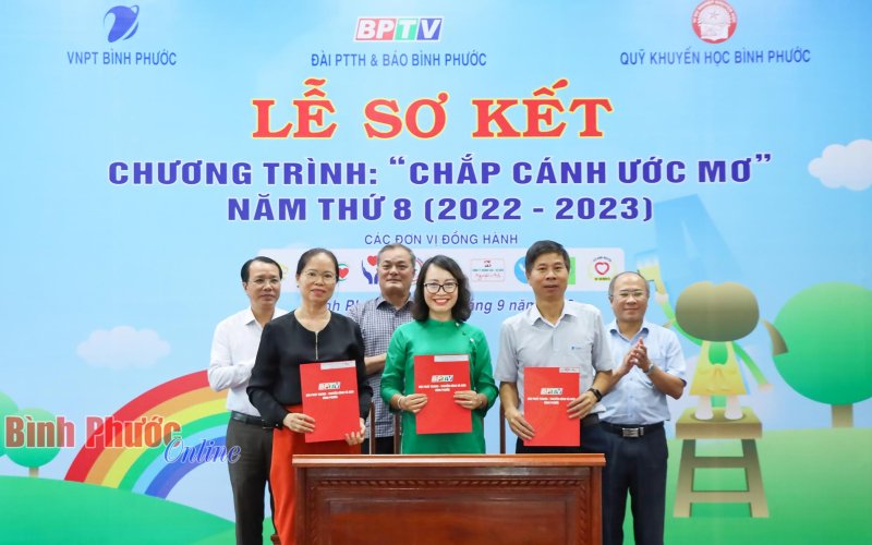 Ký kết hợp tác và tài trợ chương trình “Chắp cánh ước mơ” năm thứ 9