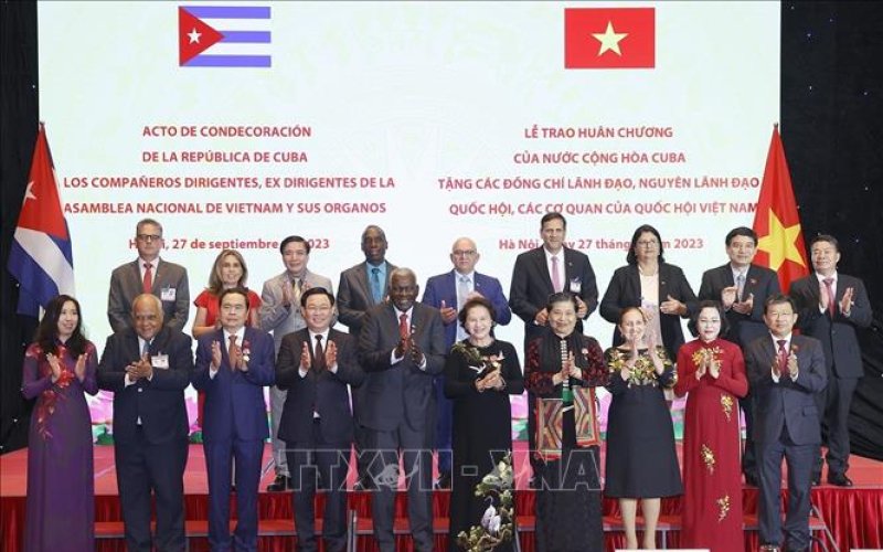 Lãnh đạo Quốc hội Việt Nam nhận phần thưởng cao quý của nước Cộng hòa Cuba