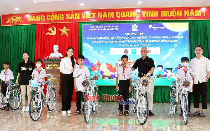Mang niềm vui đến trẻ em vùng khó khăn Phú Văn