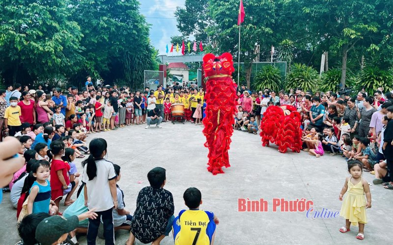 Mang Tết trung thu đến với trẻ em khó khăn