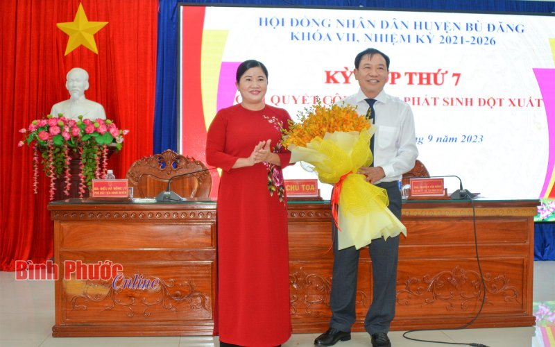 Ông Vũ Văn Mười được bầu làm Chủ tịch UBND huyện Bù Đăng