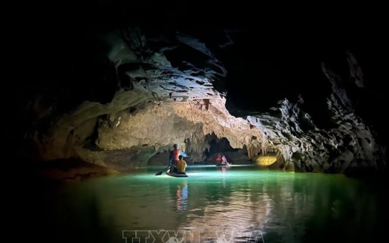 Ph&aacute;t hiện hang động mới nguy&ecirc;n sơ giữa rừng Trường Sơn