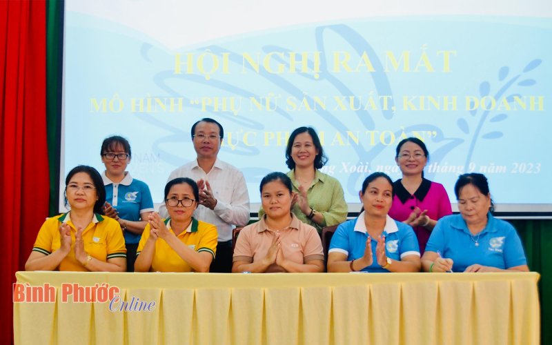 Ra mắt mô hình “Phụ nữ sản xuất - kinh doanh thực phẩm an toàn”