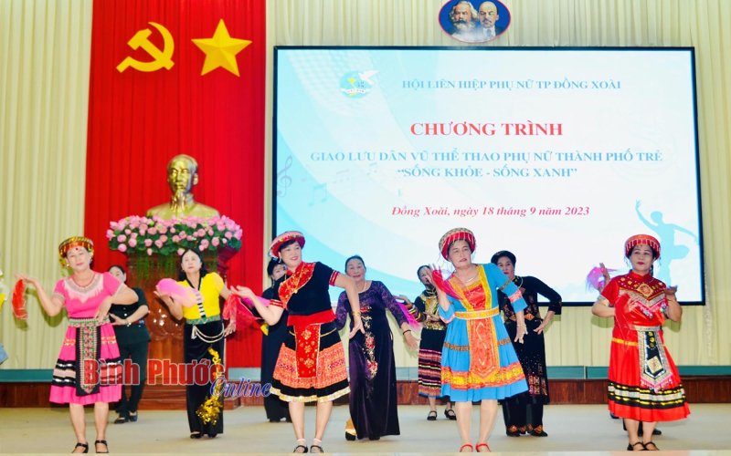 Sôi nổi giao lưu dân vũ thể thao