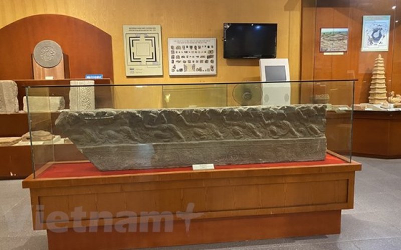 Th&agrave;nh bậc lan can thời L&yacute; - tuyệt t&aacute;c đi&ecirc;u khắc thủ c&ocirc;ng thế kỷ 12