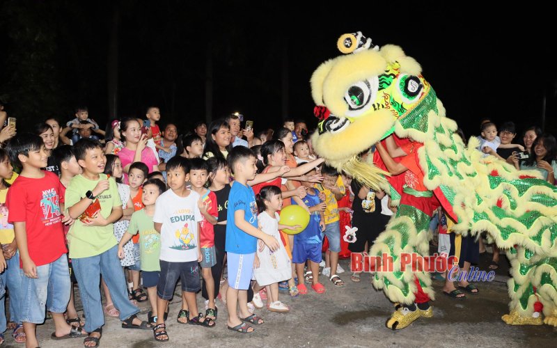 Thiếu nhi vui hội trăng rằm