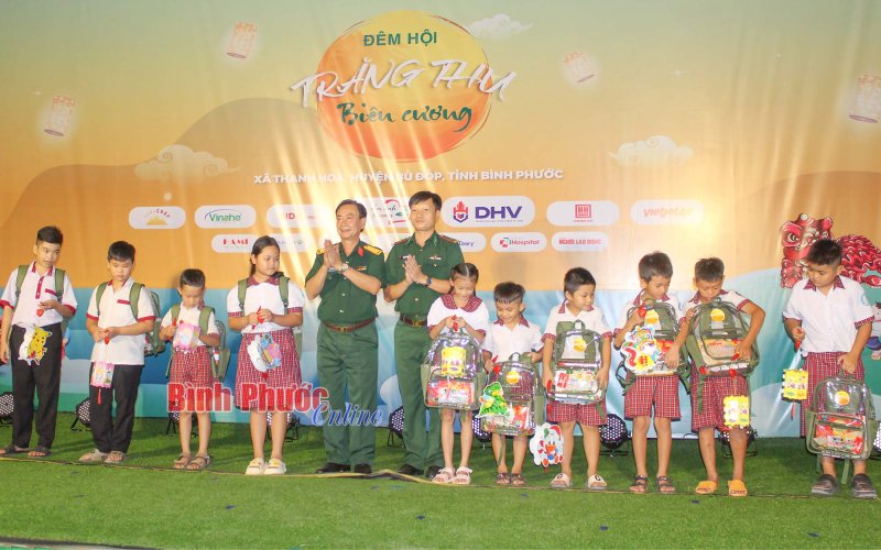 Thiếu nhi v&ugrave;ng bi&ecirc;n với chương tr&igrave;nh &ldquo;Trăng thu bi&ecirc;n cương&rdquo; năm 2023