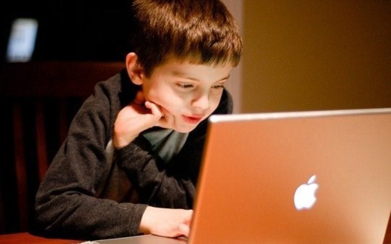 Trang bị cho trẻ kỹ năng số để tránh rủi ro khi sử dụng internet
