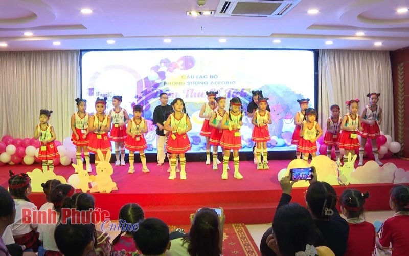 Trao hơn 300 phần quà trung thu và đồ dùng học tập cho trẻ em