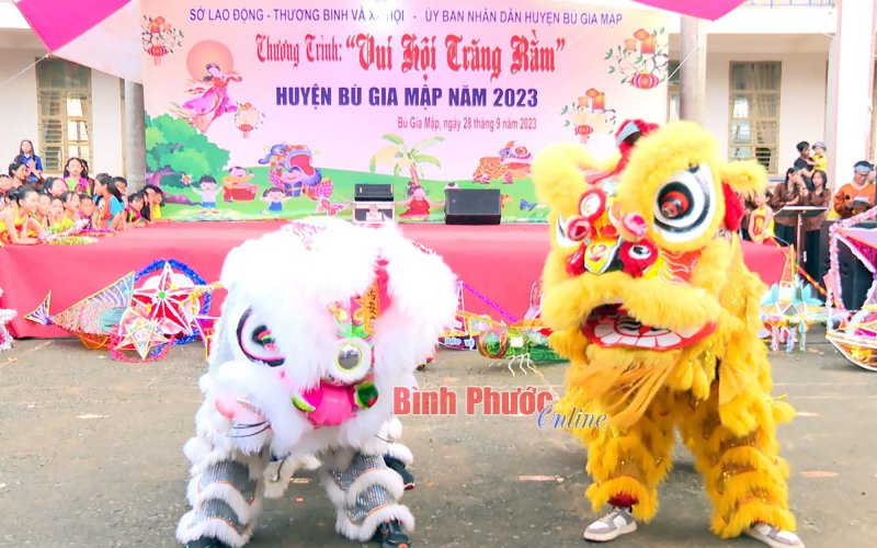 Trung thu bi&ecirc;n giới