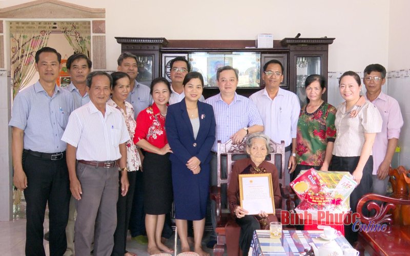 Trưởng ban Nội chính Tỉnh ủy chúc thọ người cao tuổi huyện Hớn Quản