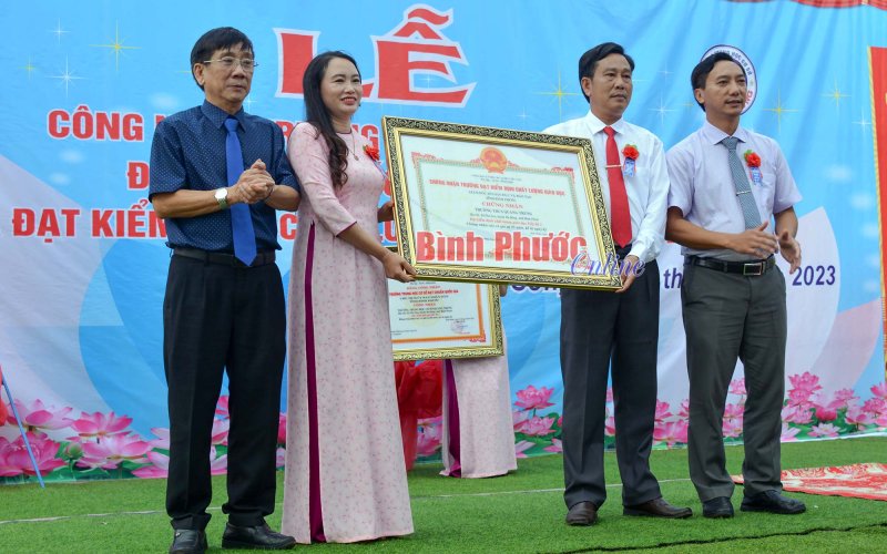Trường THCS Quang Trung đạt chuẩn quốc gia mức độ 1 và kiểm định chất lượng giáo dục cấp độ 2