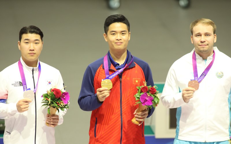 Xạ thủ trẻ Phạm Quang Huy giành huy chương vàng đầu tiên tại Asian Games 19