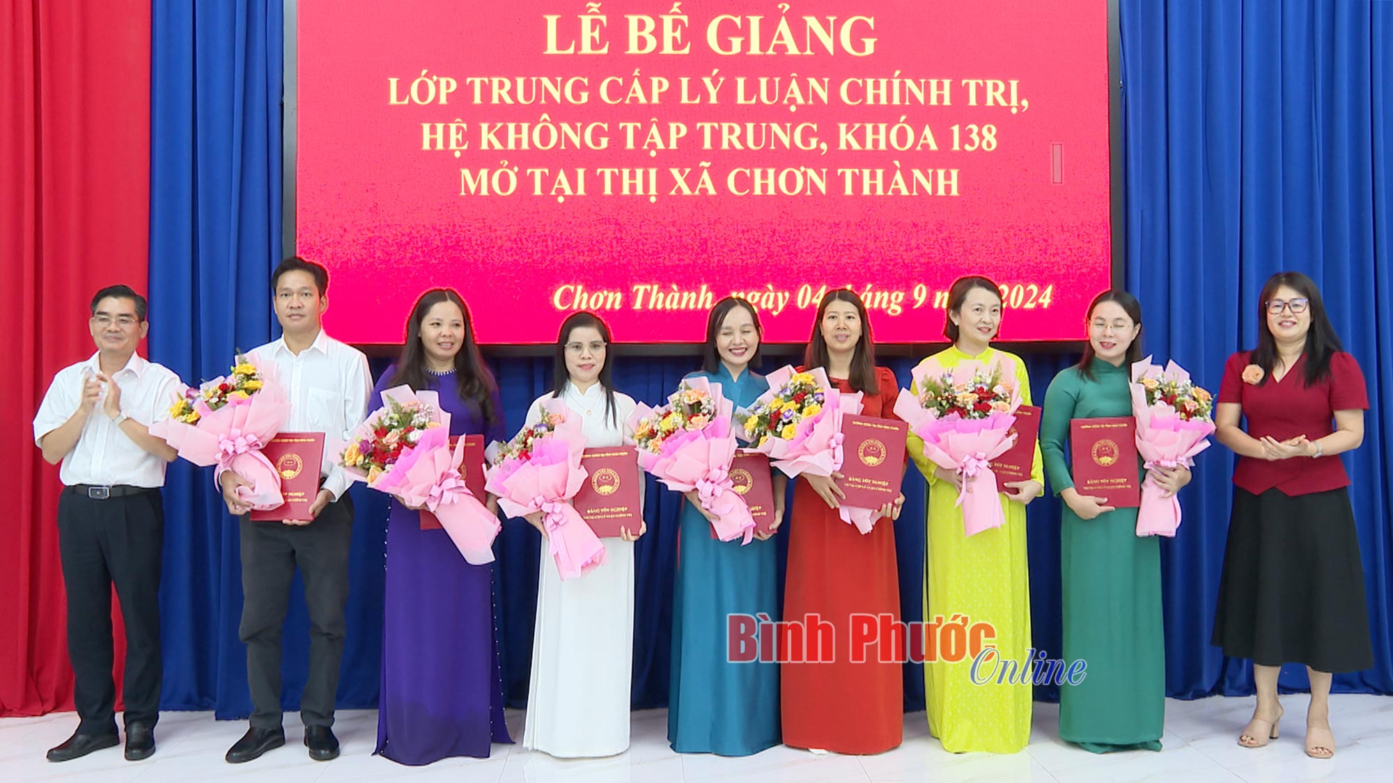 65 học viên được cấp bằng trung cấp lý luận chính trị