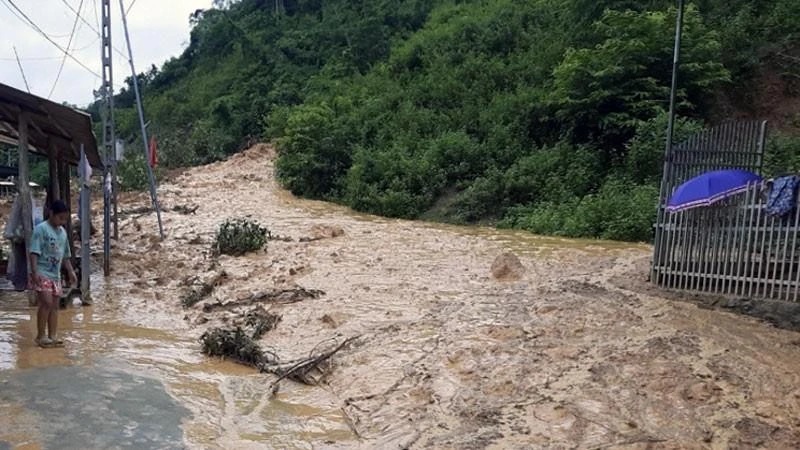 Bắc Bộ và Bắc Trung Bộ mưa lớn, cảnh báo ngập úng, lũ quét, sạt lở