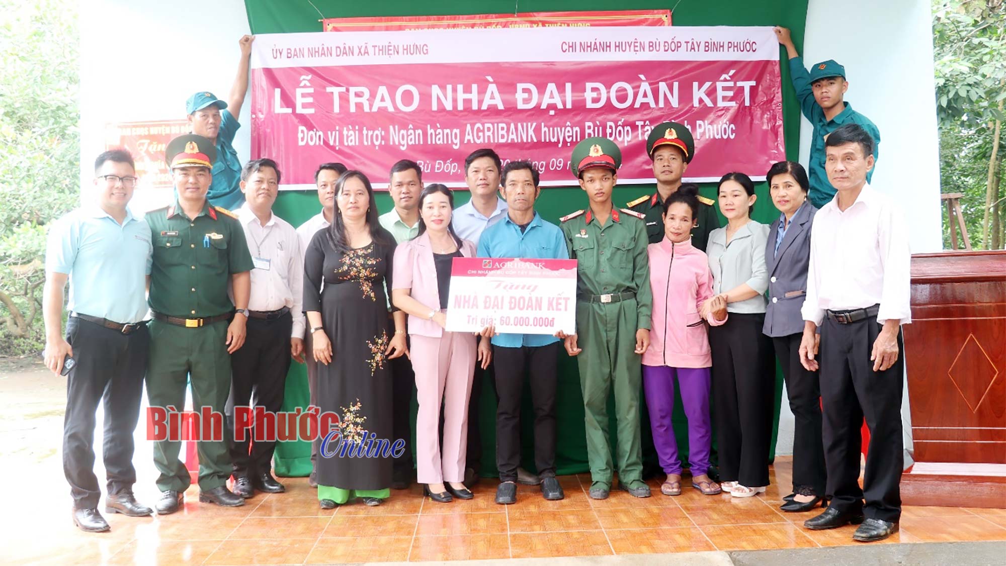 Bàn giao nhà tình nghĩa cho quân nhân người dân tộc thiểu số