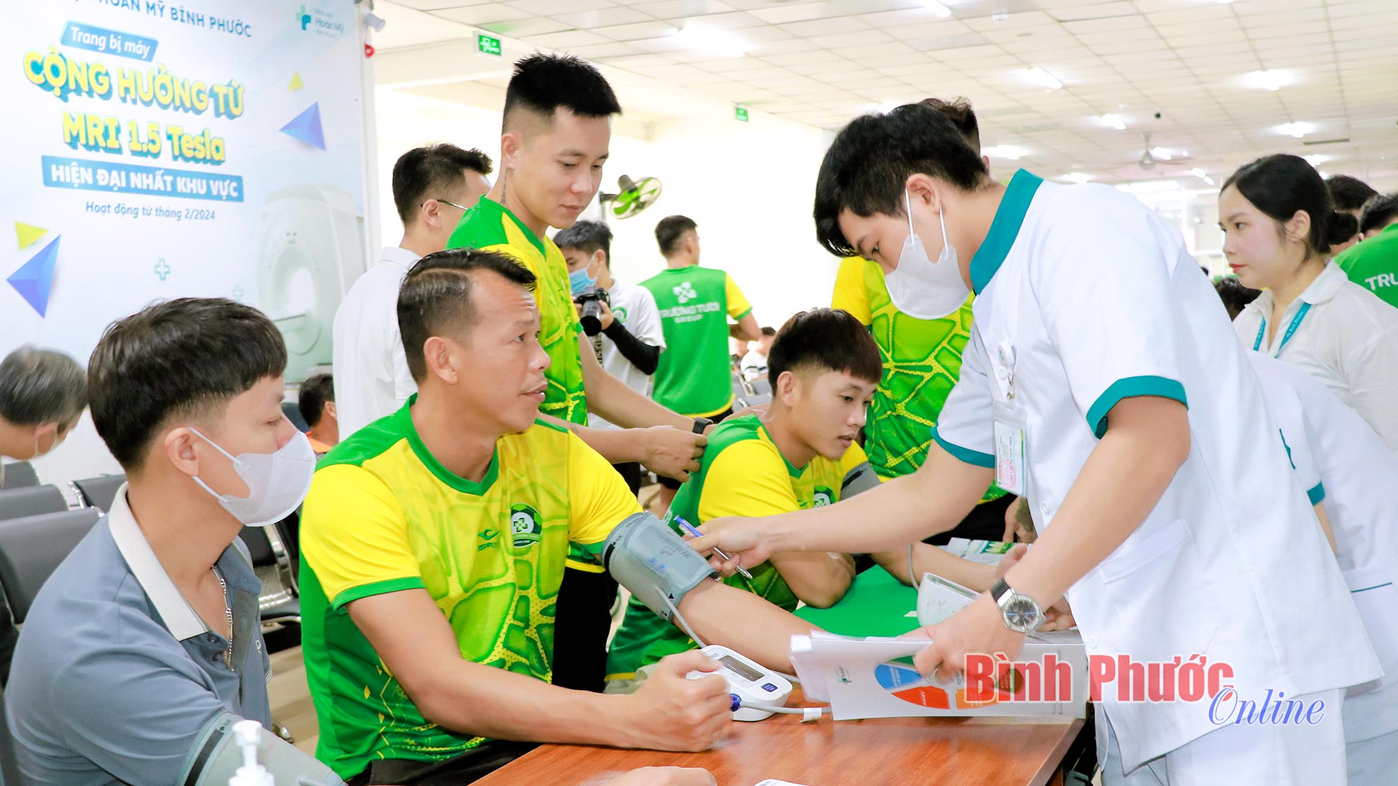 Bệnh viện Hoàn Mỹ Bình Phước khám sức khỏe cho các vận động viên CLB Trường Tươi Bình Phước