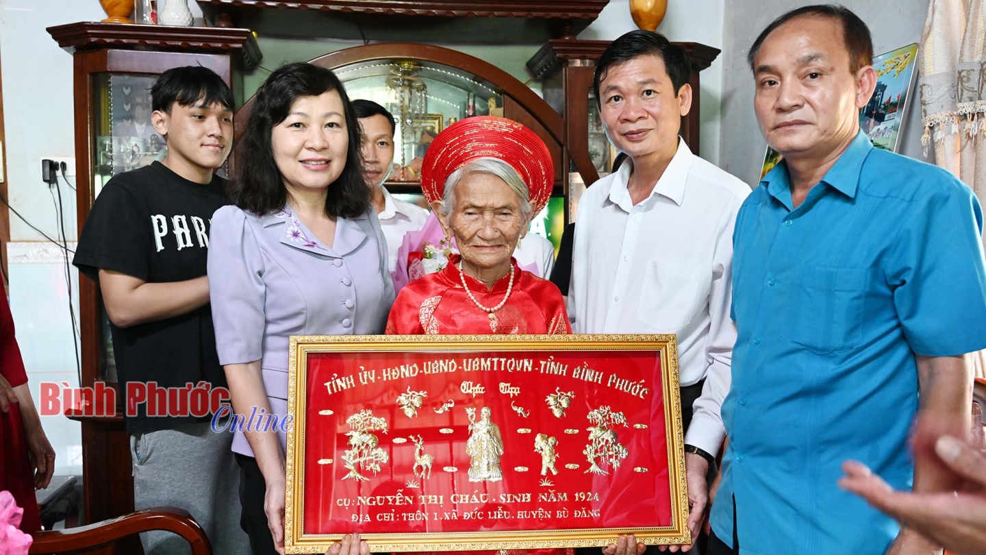 Bình Phước: Nhiều hoạt động thăm, chúc thọ người cao tuổi