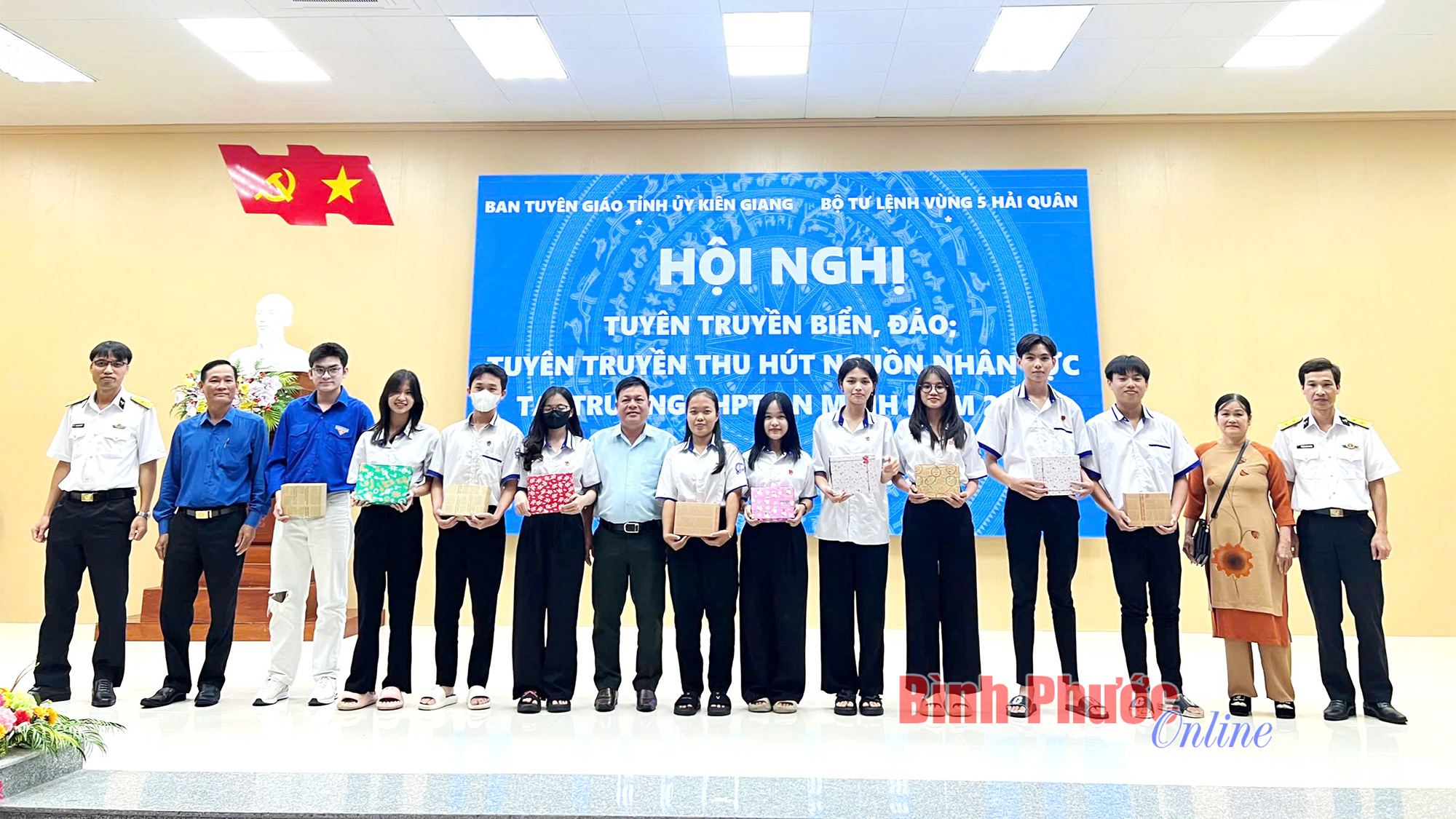 Bồi đắp tình yêu biển, đảo cho thế hệ trẻ