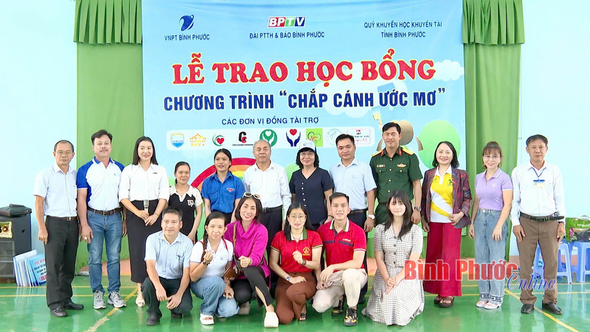 Chắp cánh ước mơ đầu năm học mới  