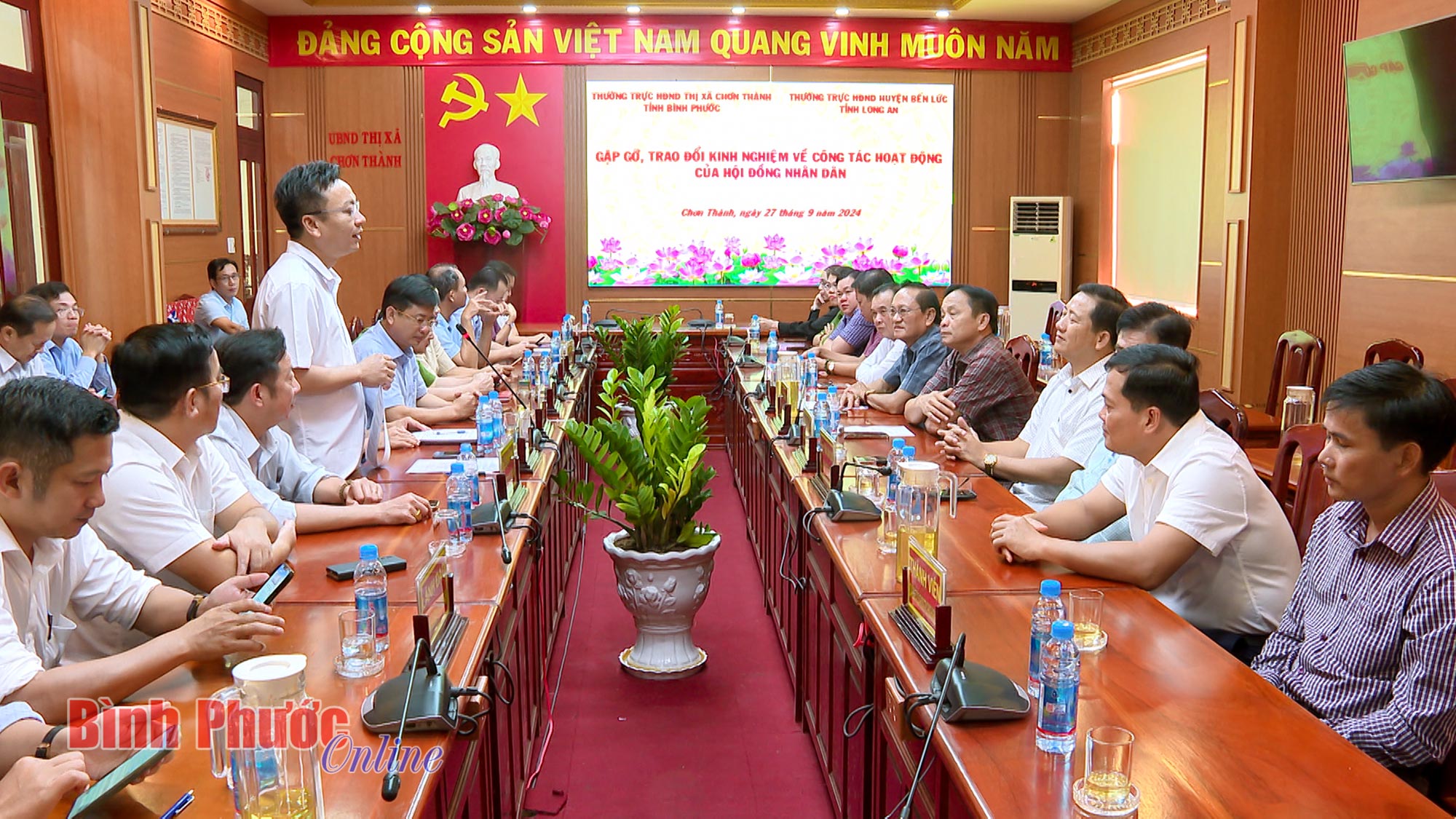 Chơn Thành trao đổi kinh nghiệm hoạt động HĐND với huyện Bến Lức