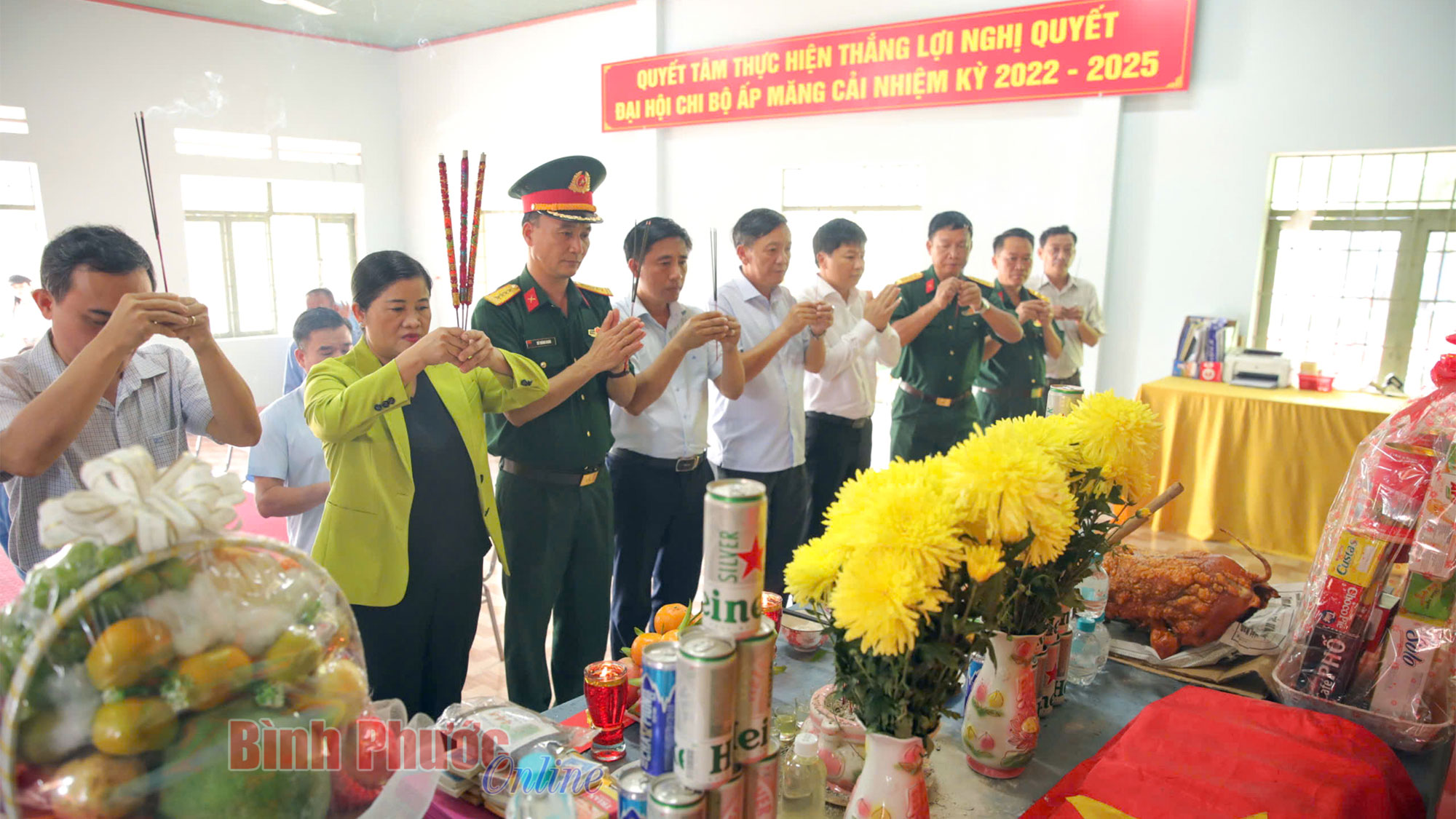 Chủ tịch UBND tỉnh Trần Tuệ Hiền thăm hỏi, động viên cán bộ, chiến sĩ Đội K72