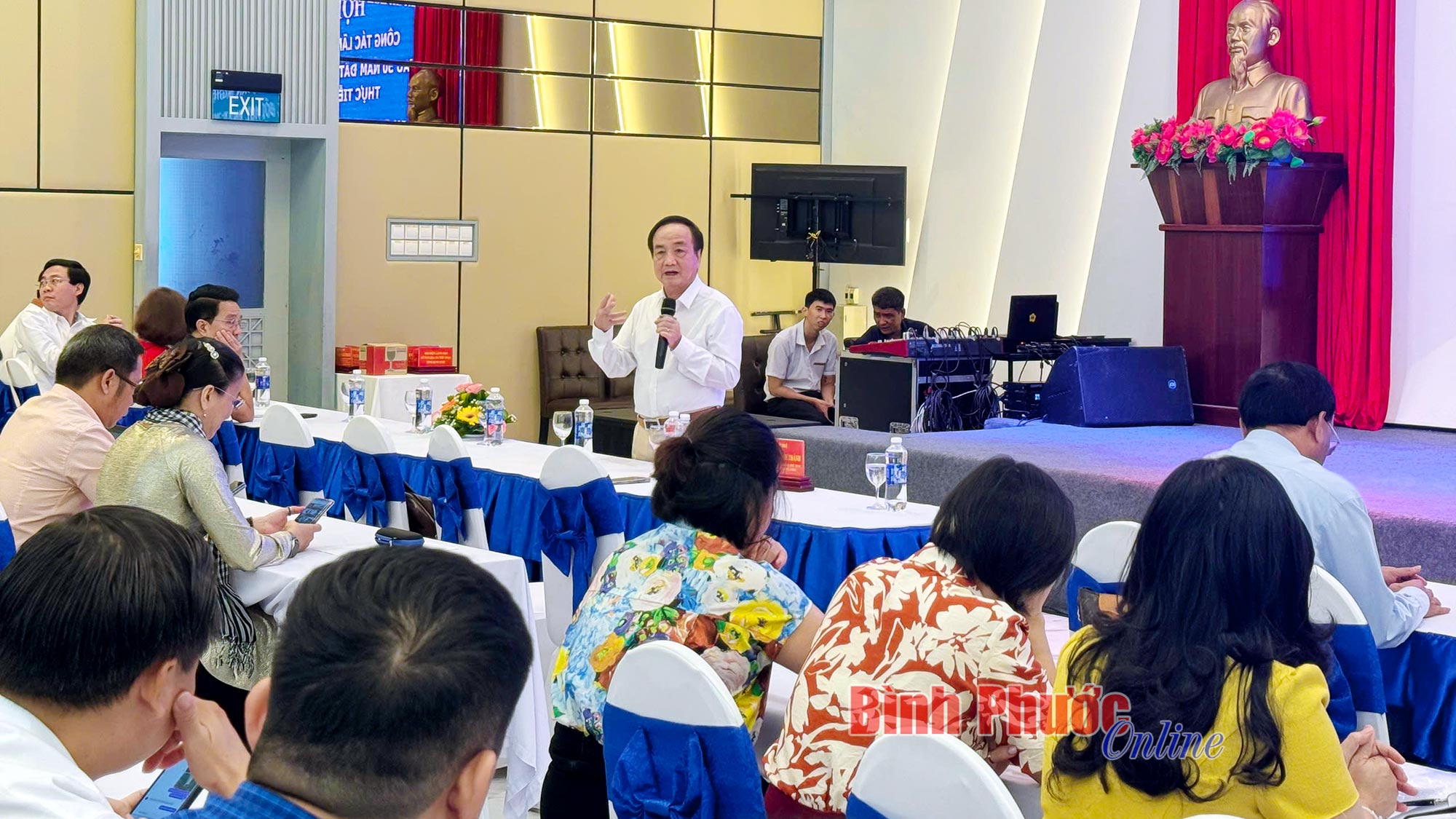 Đảng dạy ta: Thơ phải trả lời