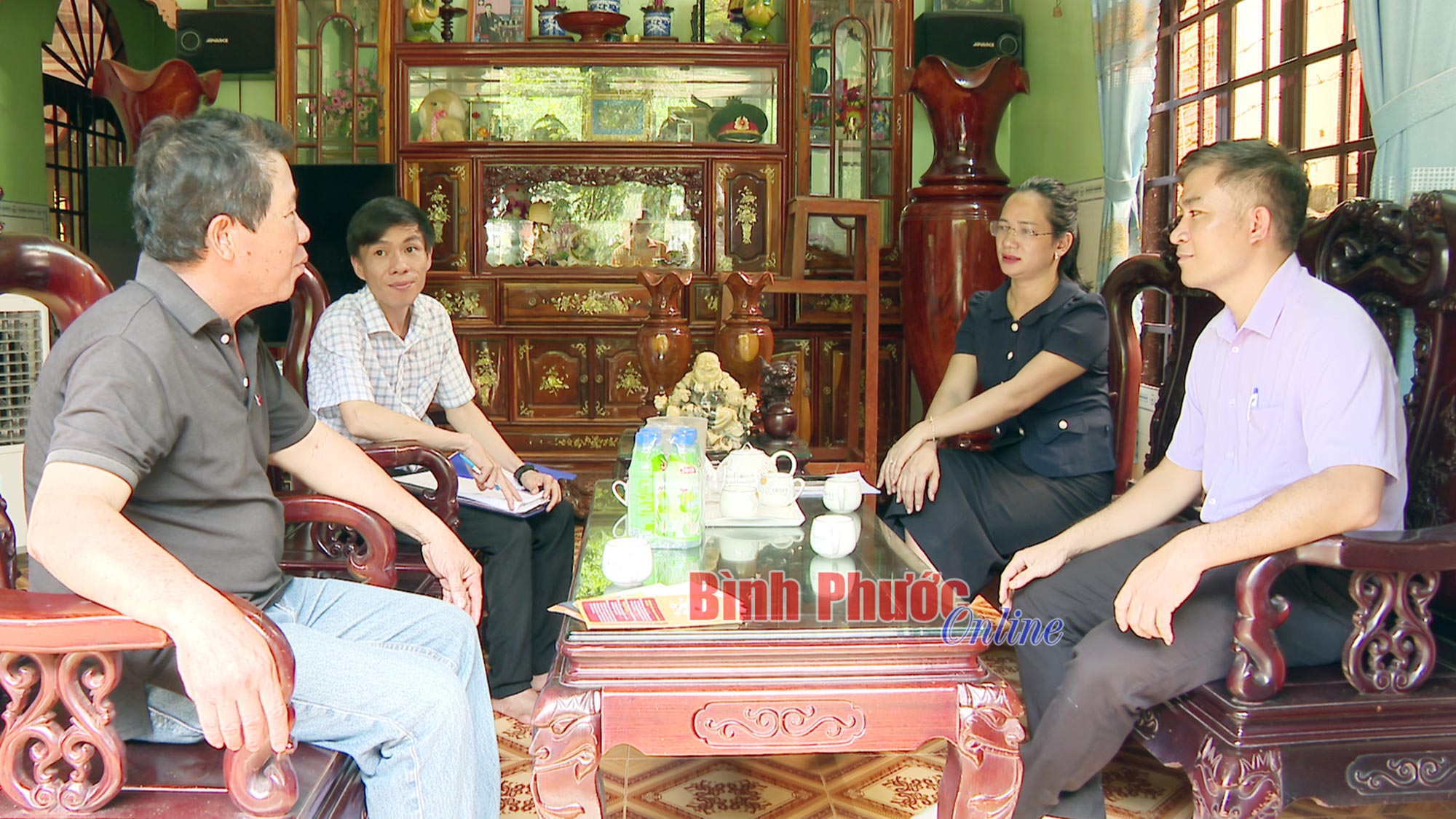 Đưa pháp luật vào cuộc sống