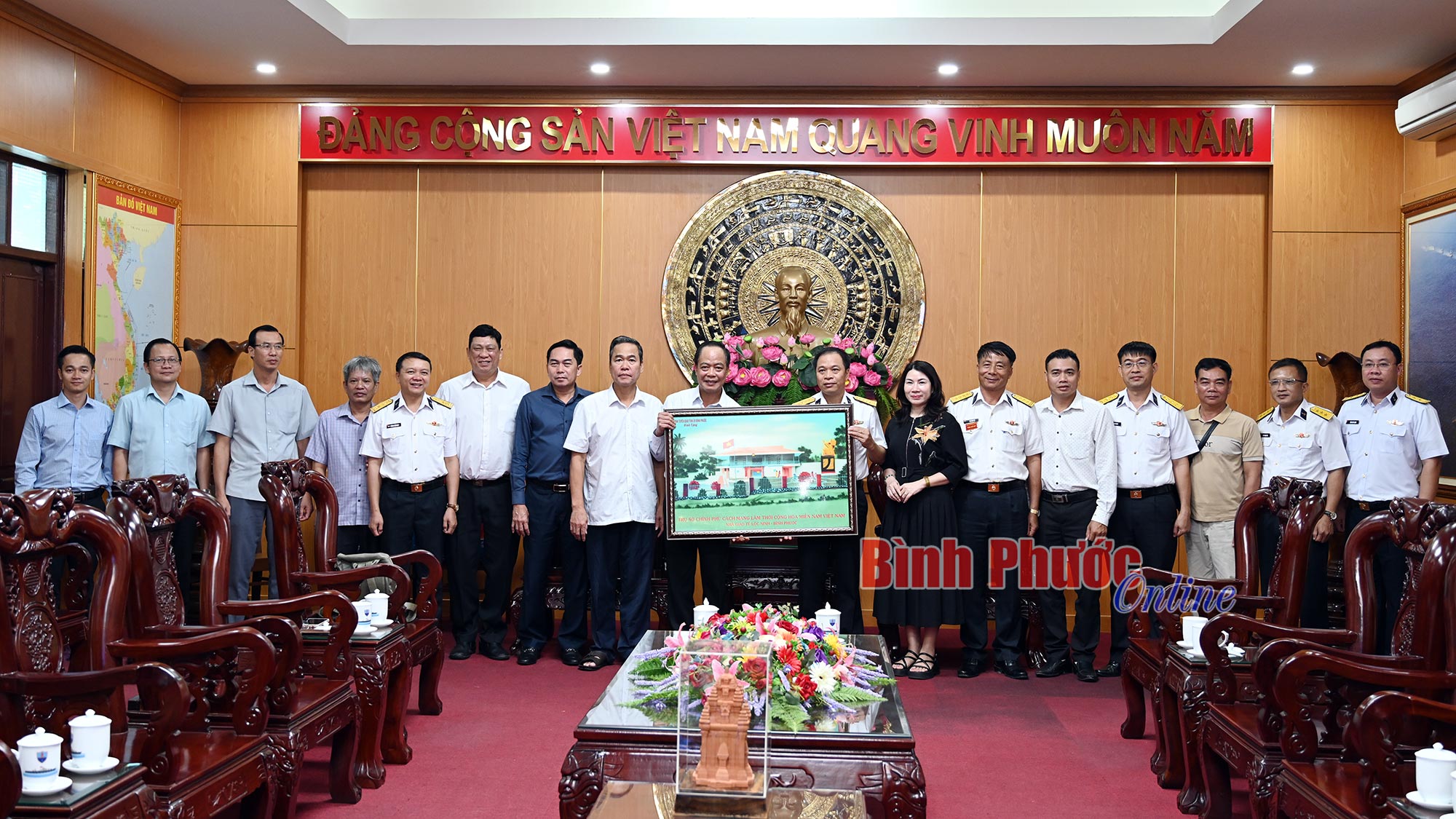 Hiểu và sẻ chia nhiều hơn với cán bộ chiến sĩ Vùng 4 Hải quân