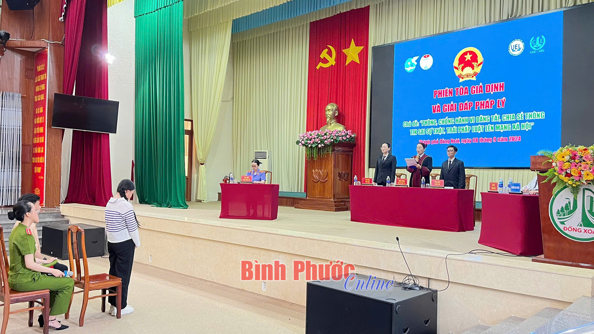 Hơn 350 hội viên phụ nữ, giáo viên, học sinh tham dự phiên tòa giả định