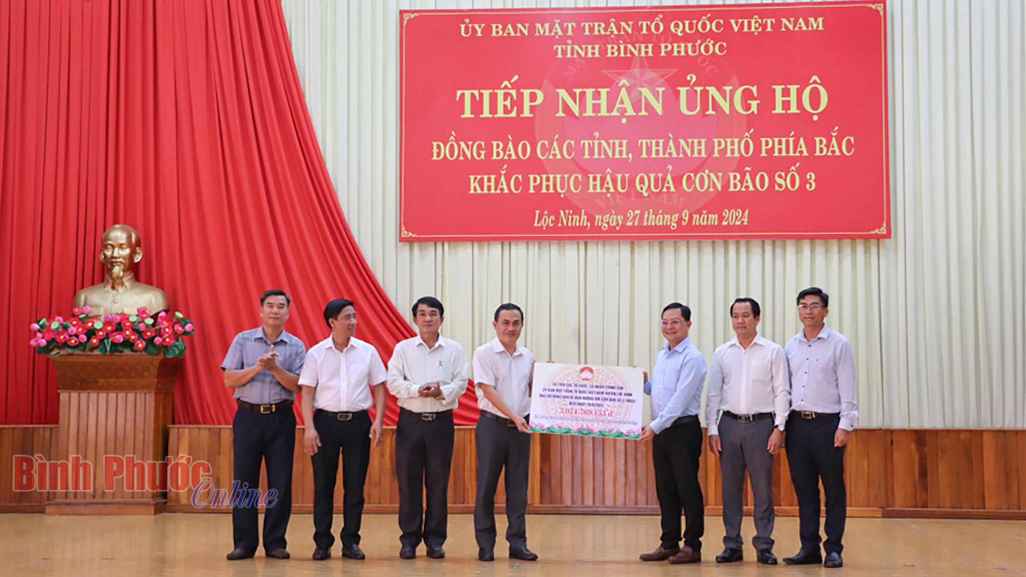 Lộc Ninh: Trao gần 3,1 tỷ đồng ủng hộ đồng bào phía Bắc 