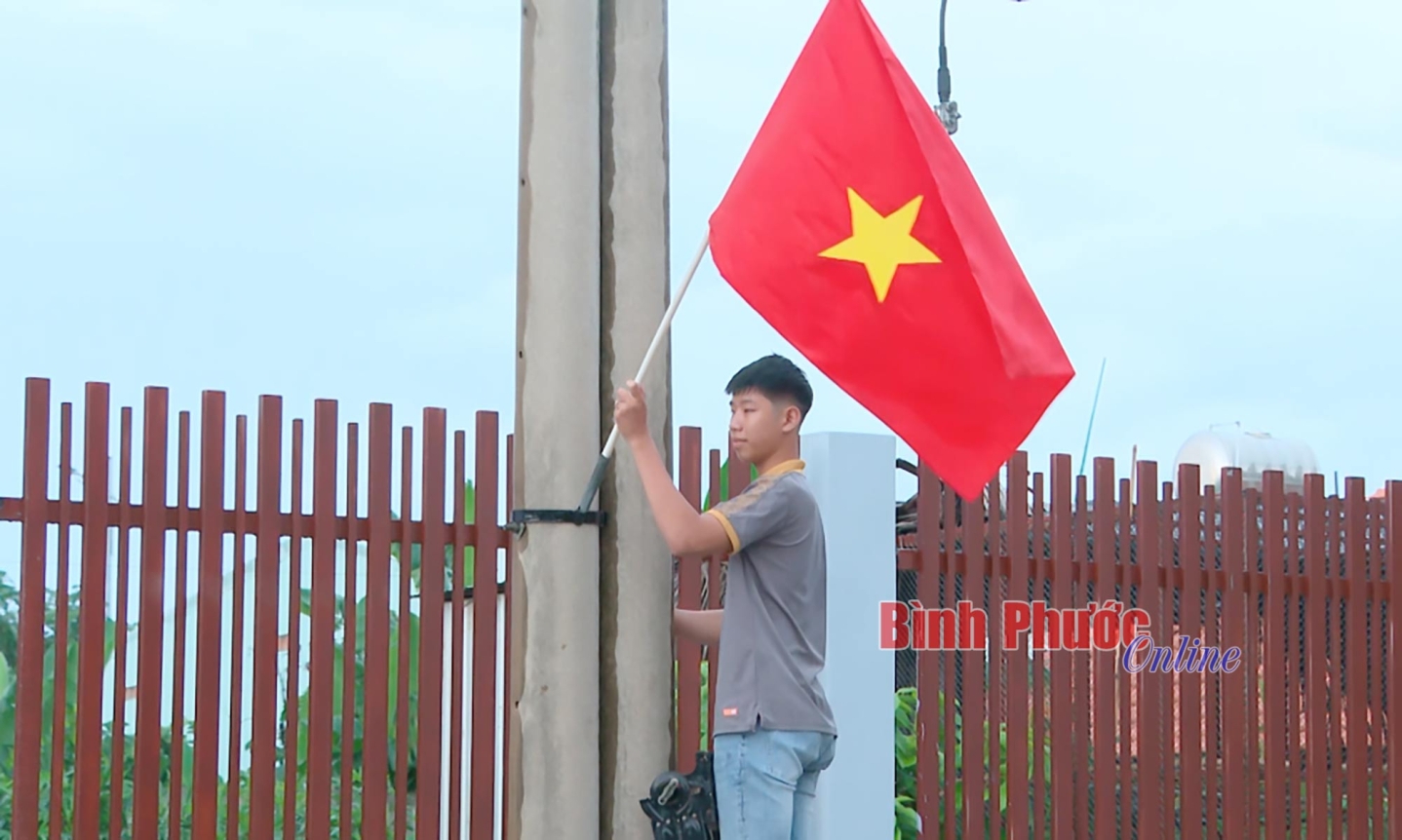 Nâng niu lá cờ Tổ quốc