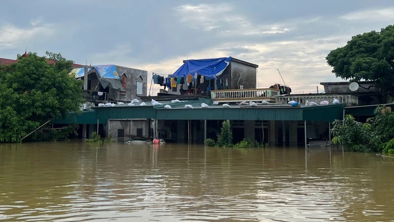 Ninh Bình: Hàng nghìn hộ dân ở huyện Nho Quan bị ngập sâu trong nước