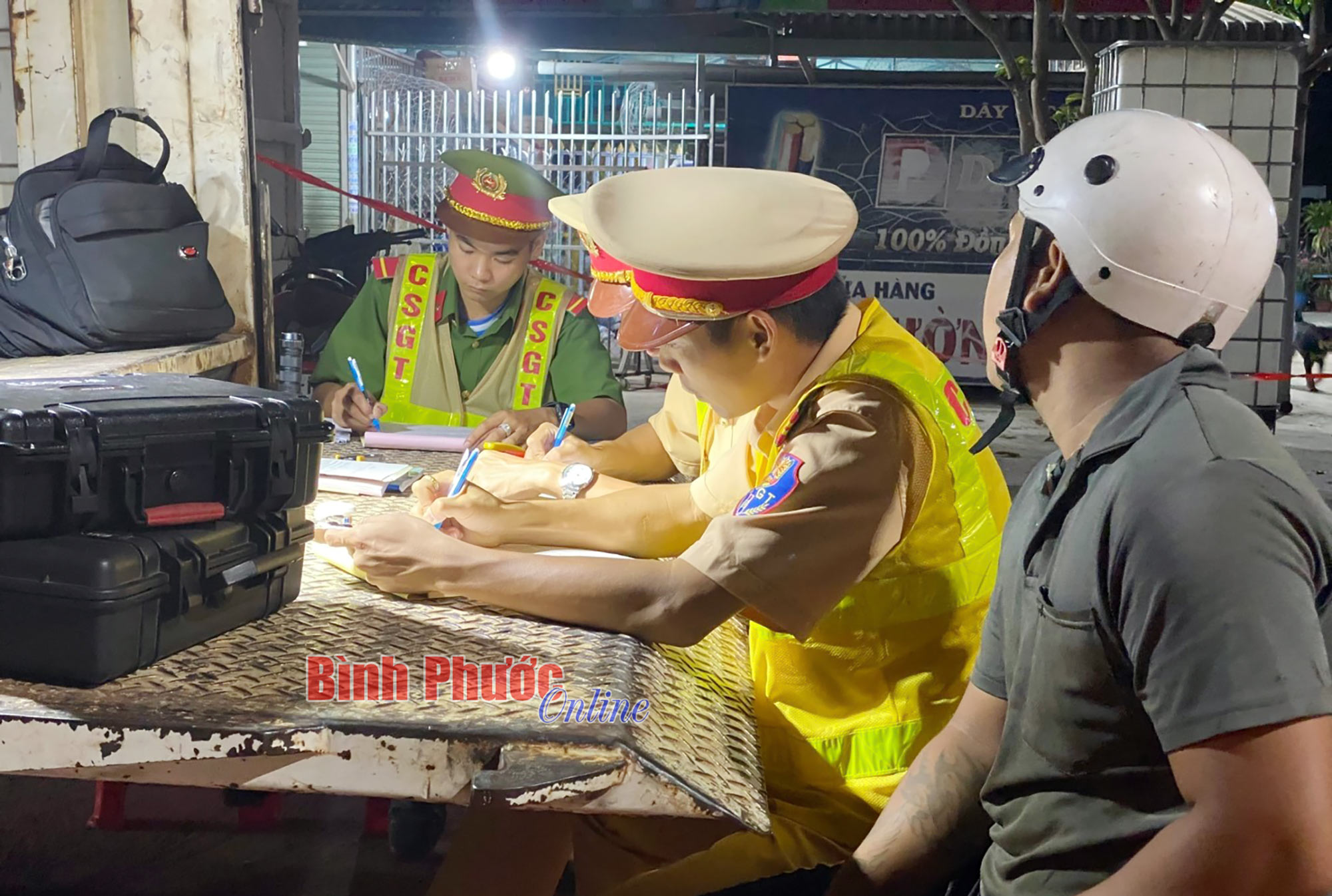 Quyết liệt xử lý vi phạm giao thông