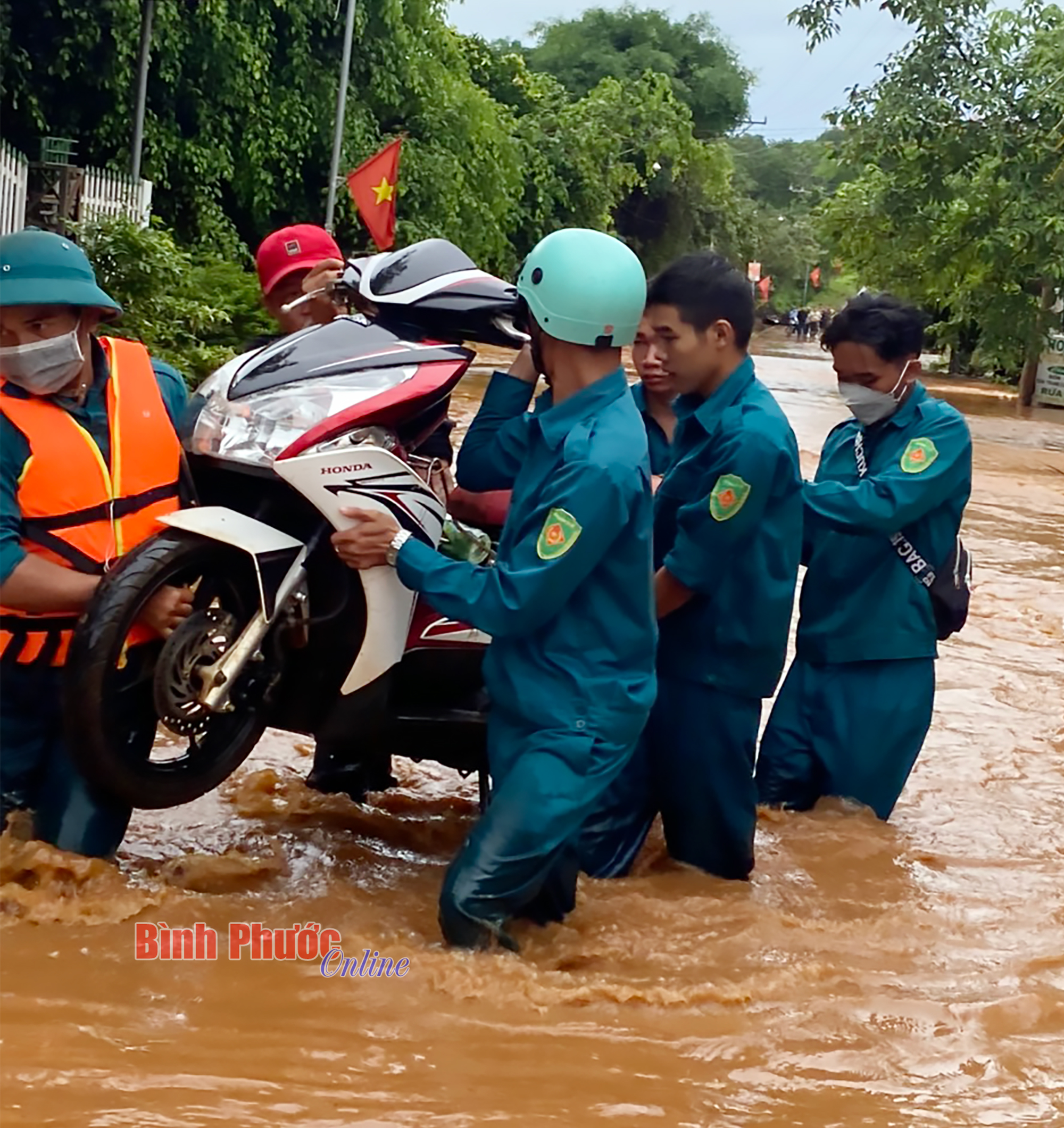 Tăng cường ứng phó với mưa lũ, sạt lở đất