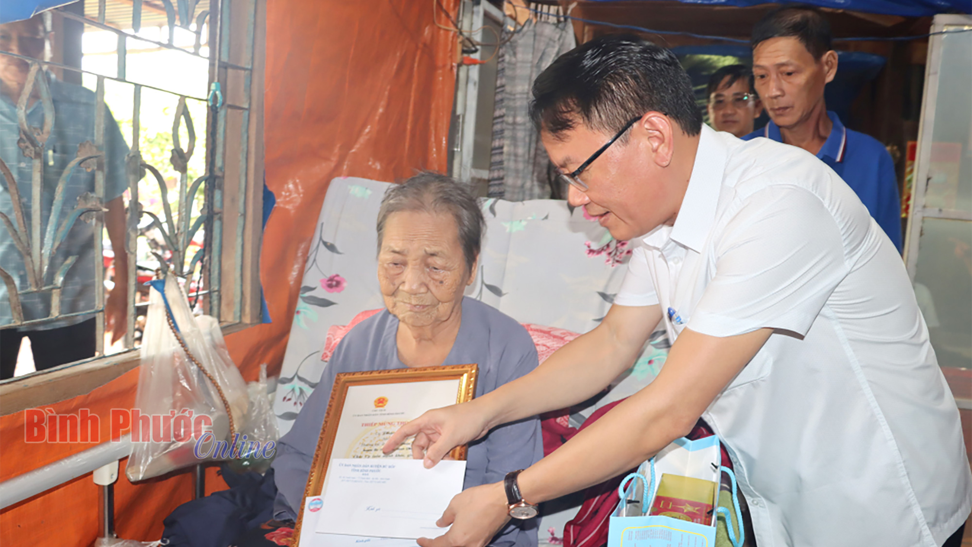 Thăm, chúc thọ người cao tuổi huyện Bù Đốp