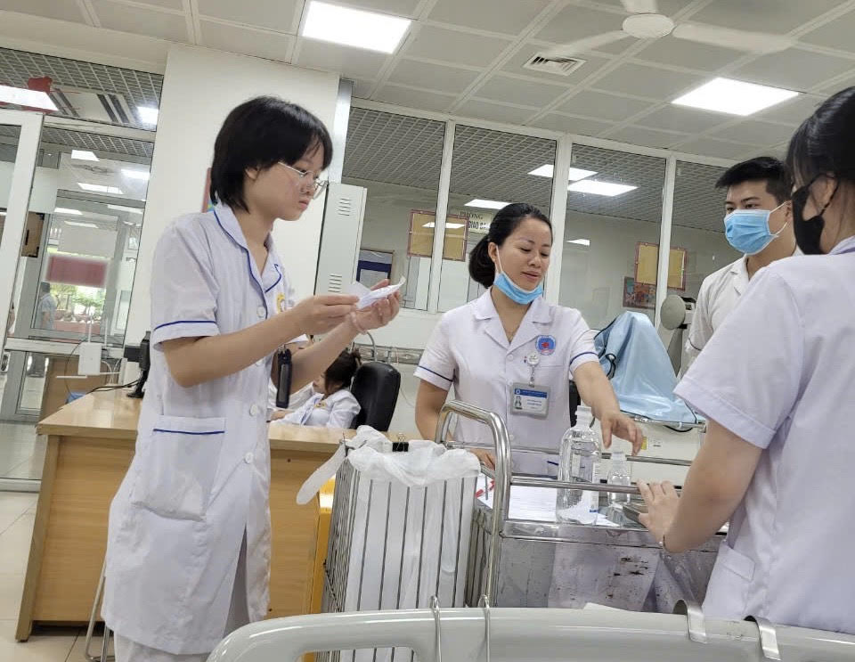 Thay đổi phong cách, xây dựng hình ảnh đẹp về người cán bộ y tế