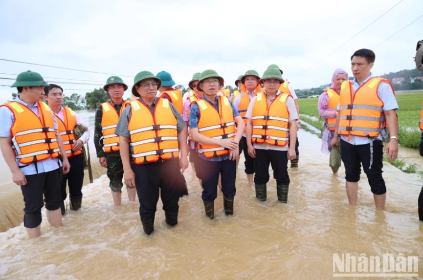 Thủ tướng Phạm Minh Chính thị sát tình hình mưa lũ tại Bắc Giang