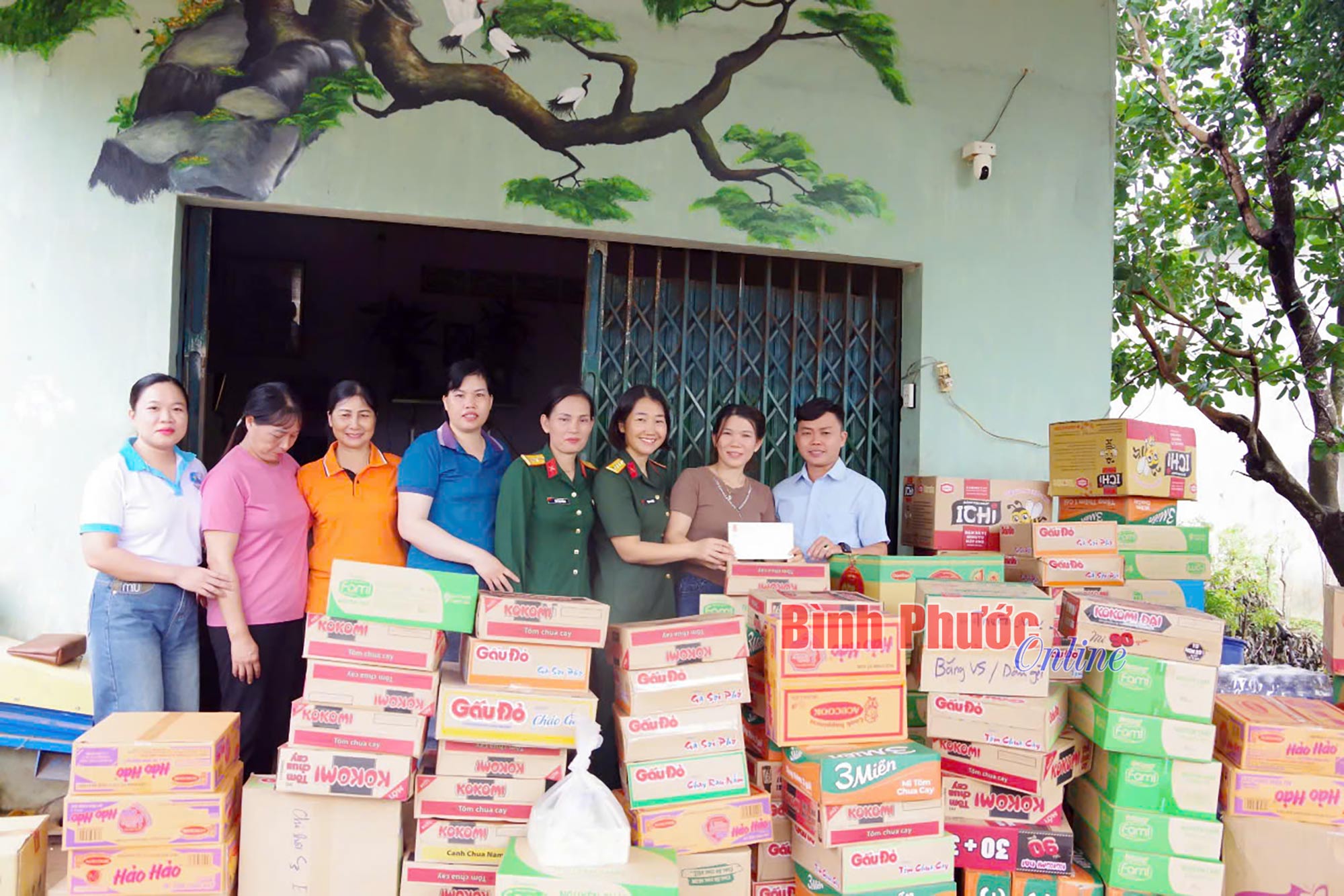 Trung đoàn 719 ủng hộ đồng bào bị bão lũ các tỉnh phía Bắc