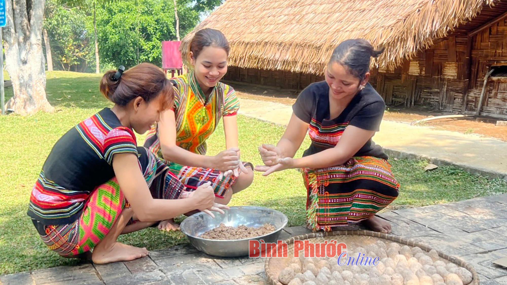 Xây nền công tác tư tưởng, văn hóa