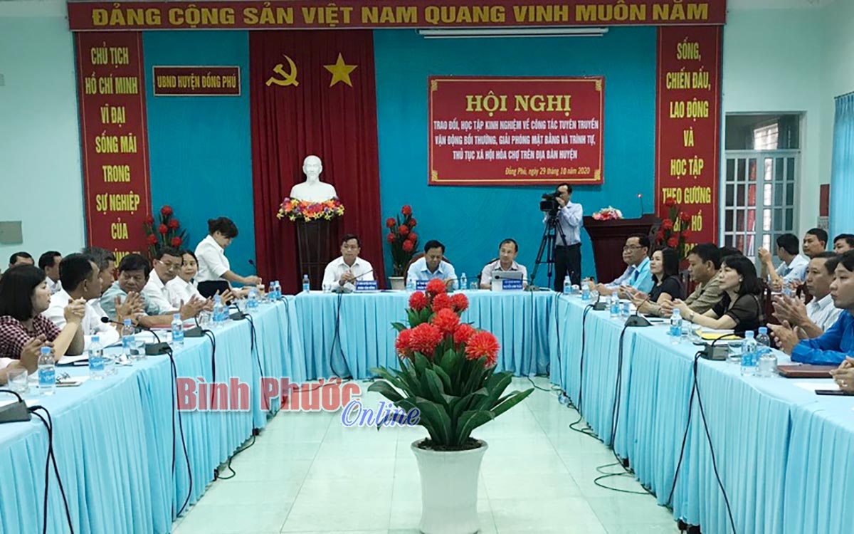 Lãnh đạo huyện Phú Giáo trao đổi, học tập kinh nghiệm tại Đồng Phú