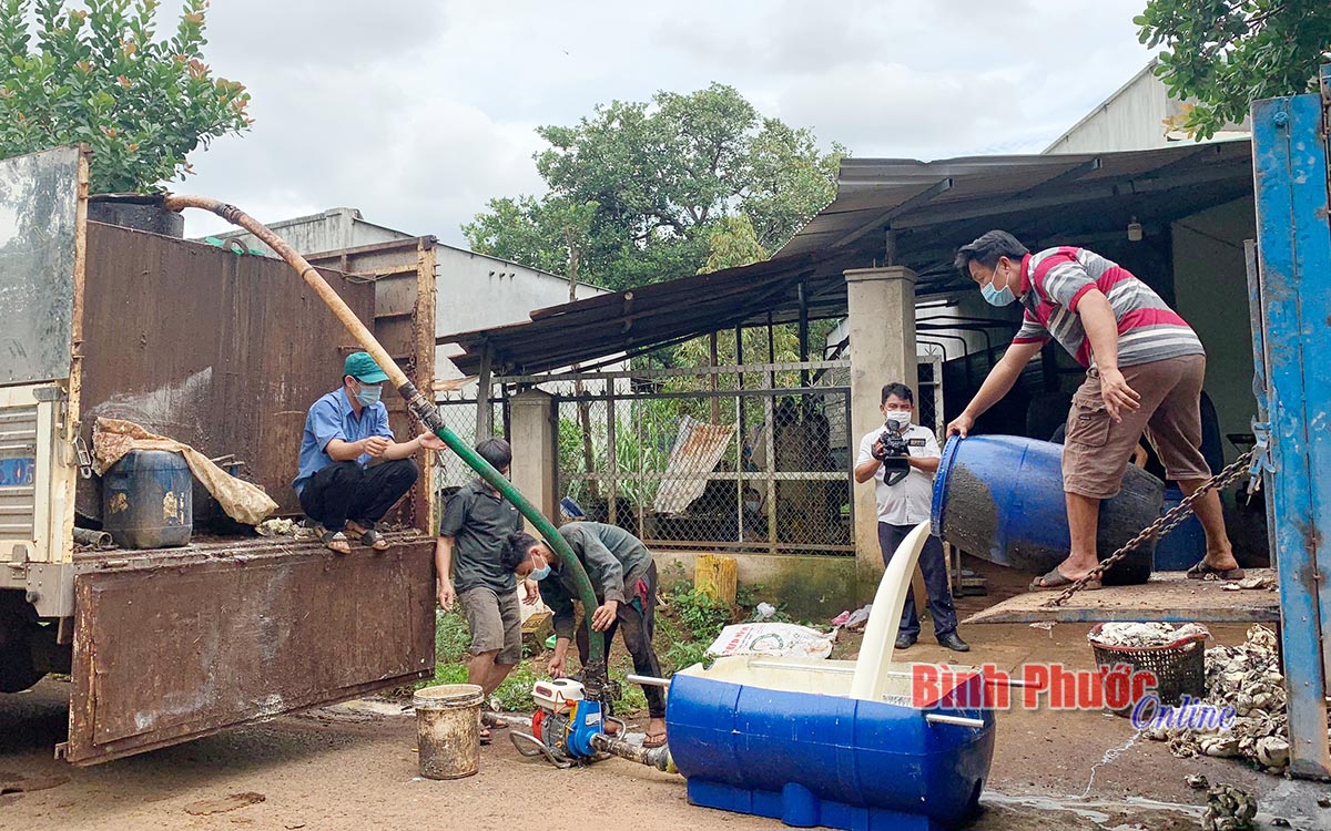 Nhà nông chế tạo thành công máy bơm mủ cao su