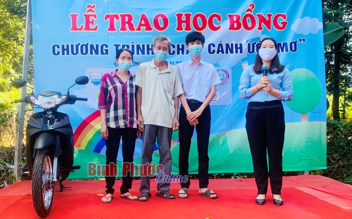 Hơn 370 triệu đồng chắp cánh ước mơ cho tân sinh viên y khoa