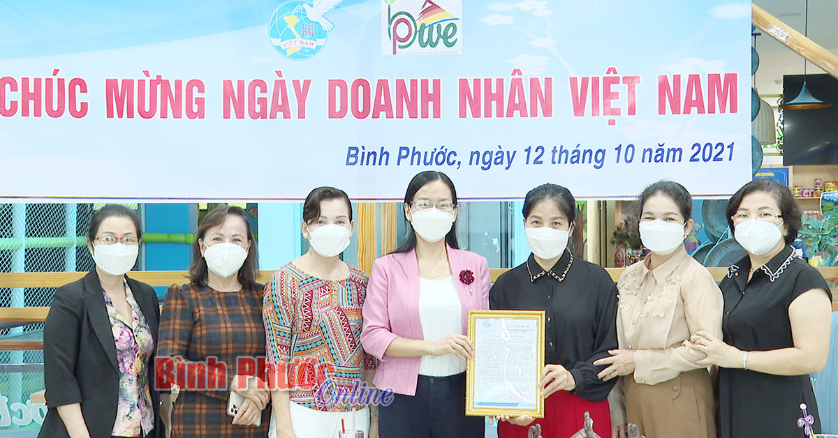 Hội LHPN tỉnh chúc mừng Hội Nữ doanh nhân tỉnh Bình Phước