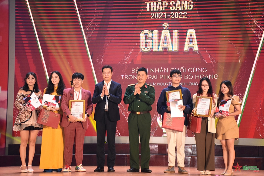 Trao Giải báo chí - truyền thông thắp sáng 2021 - 2022