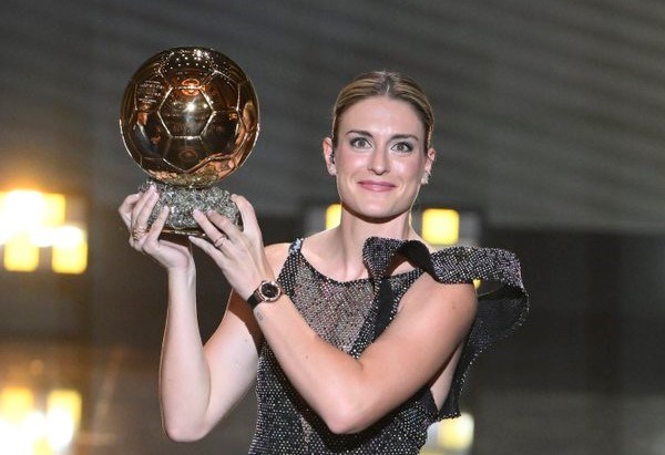 Tiền đạo Karim Benzema giành danh hiệu Quả bóng Vàng 2022 hình ảnh 4 Tien dao Karim Benzema gianh danh hieu Qua bong Vang 2022 hinh anh 4