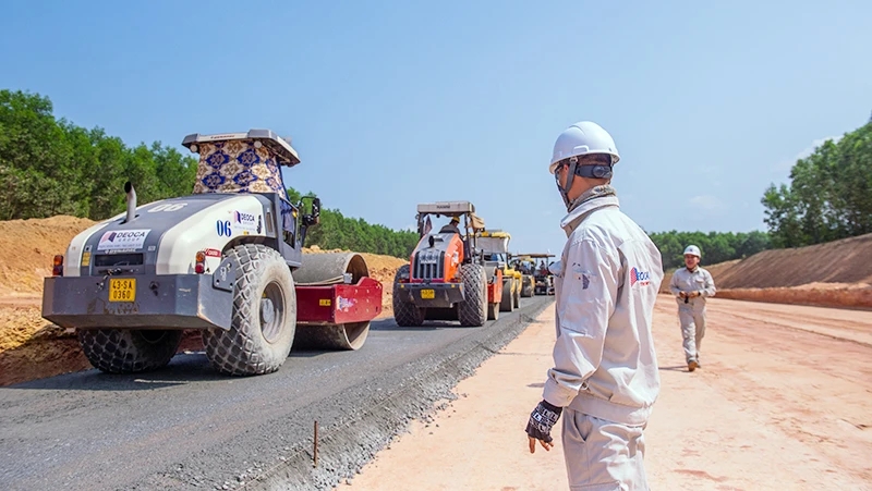 Quyết tâm hoàn thành đồng bộ 3.000 km đường cao tốc vào năm 2025